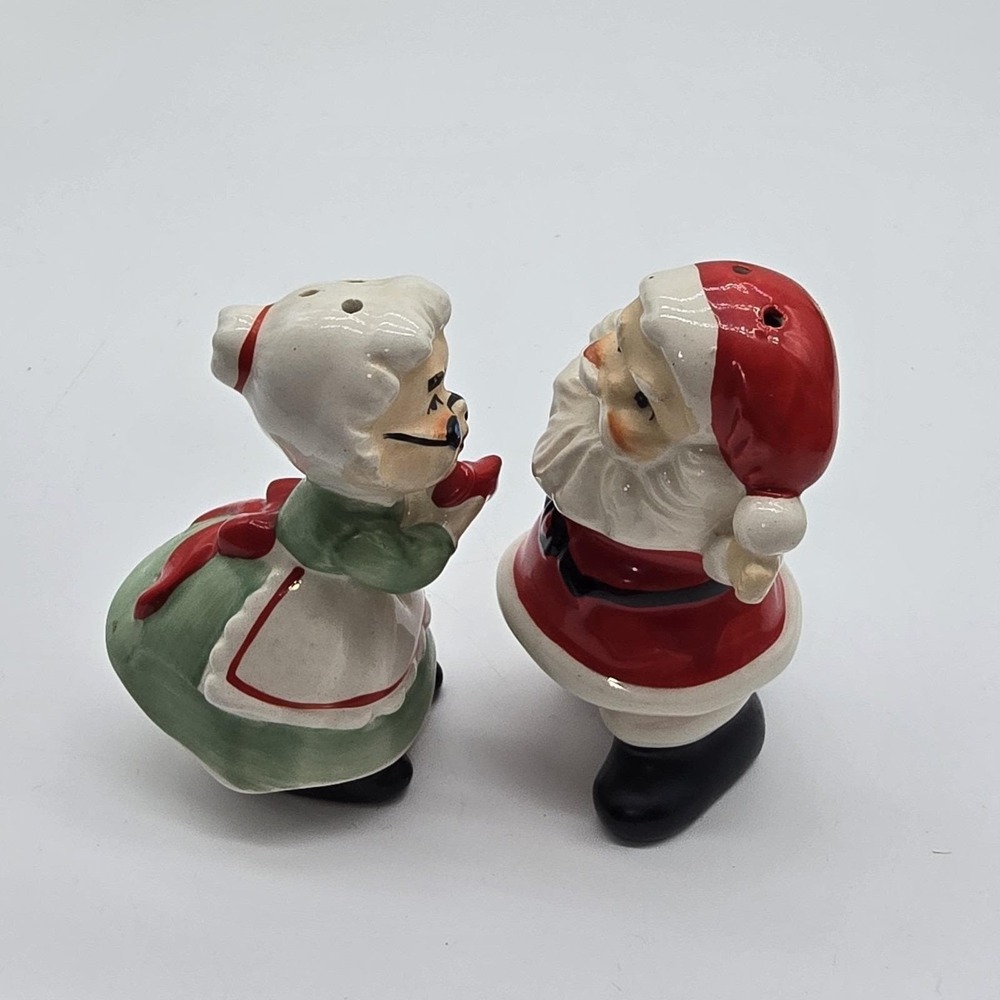 Vintage Santa & Ms. Claus Salt & Pepper Shaker Porcelain Set Christmas - Picture 8 of 8
